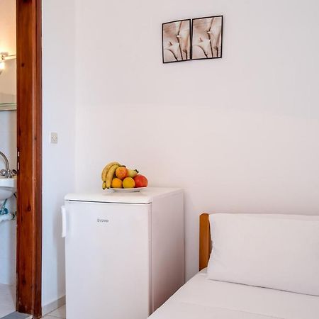 Antonis Studio Apartment Sfinarion Bagian luar foto