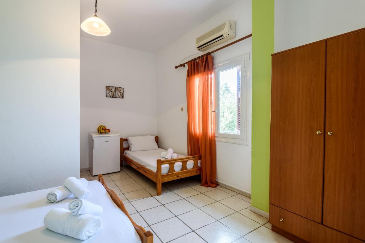 Antonis Studio Apartment Sfinarion Bagian luar foto