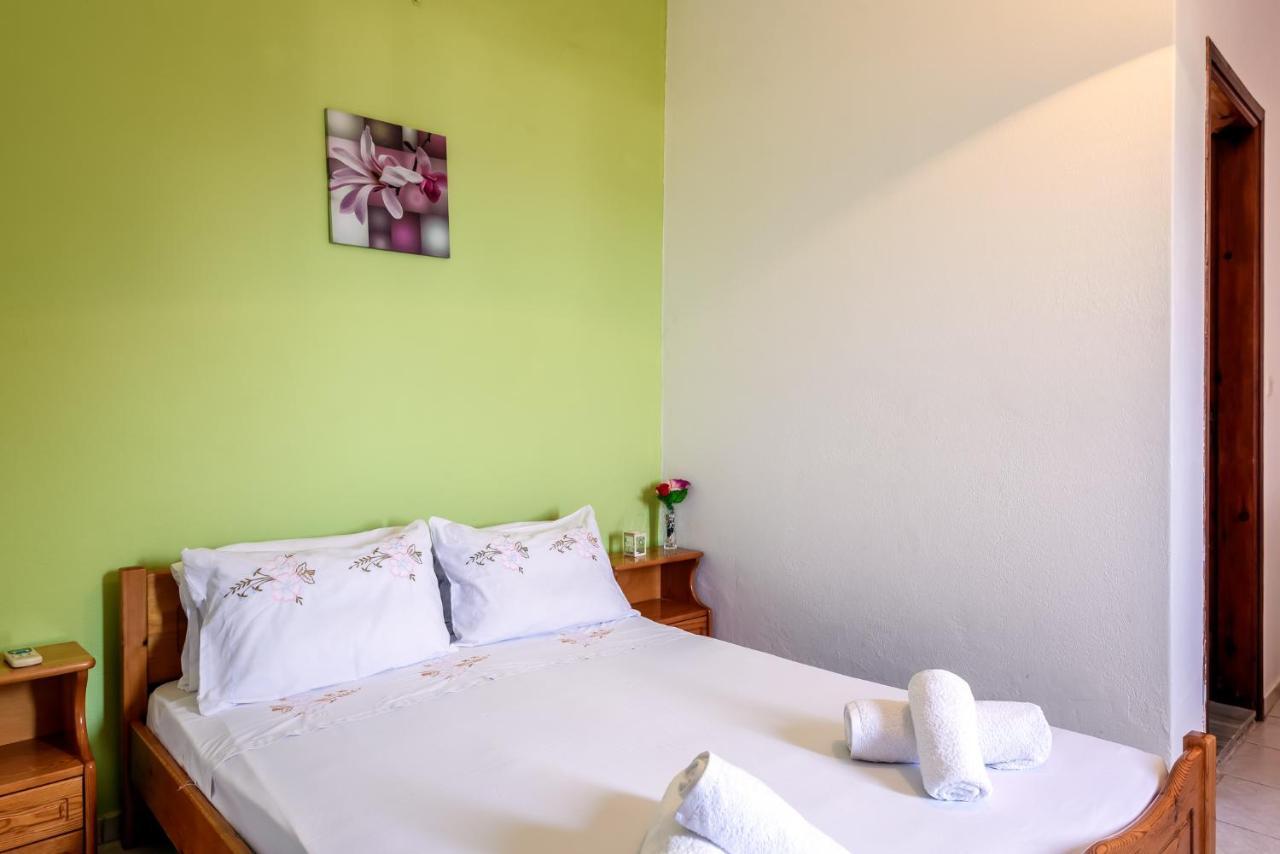 Antonis Studio Apartment Sfinarion Bagian luar foto