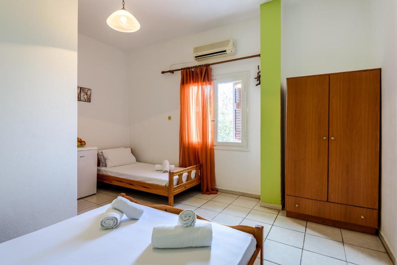 Antonis Studio Apartment Sfinarion Bagian luar foto